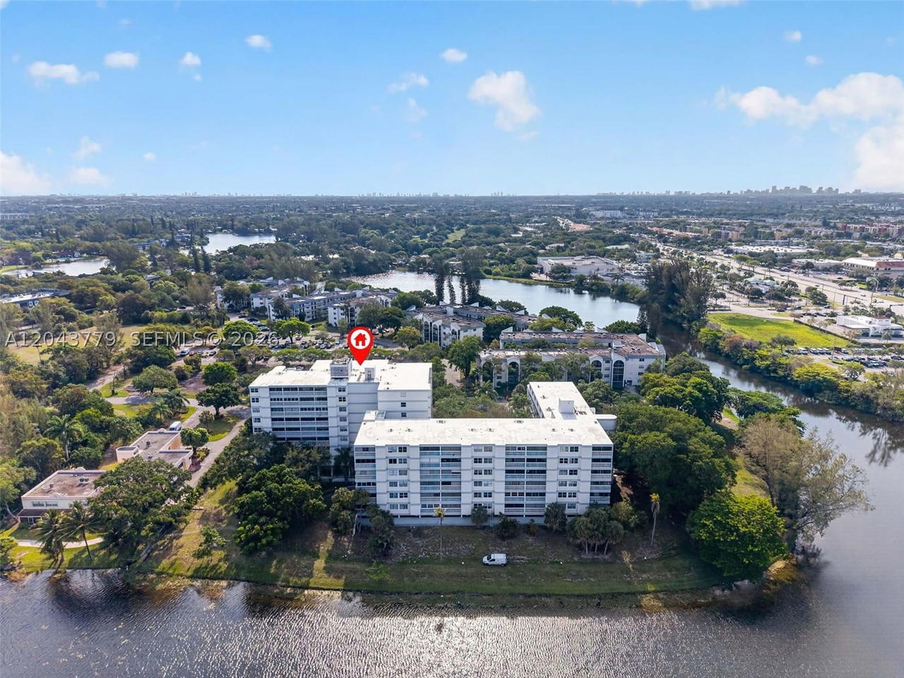 Real estate property located at 3301 Spanish Moss Ter #405, Broward, Lakes Of Inverrary Condo, Lauderhill, FL