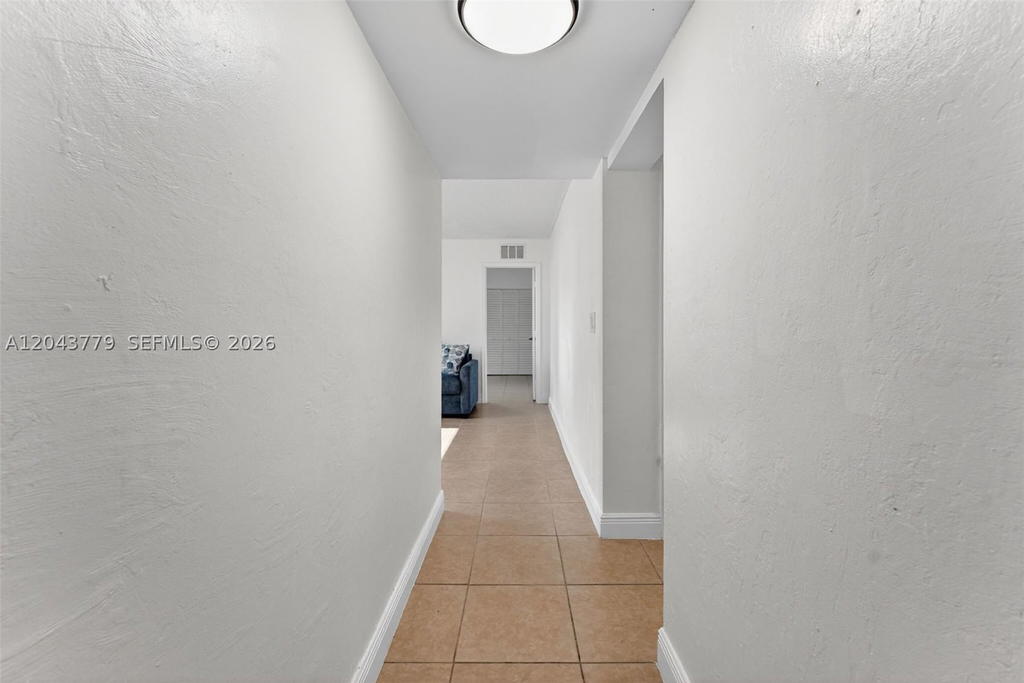 Real estate property located at 3301 Spanish Moss Ter #405, Broward, Lakes Of Inverrary Condo, Lauderhill, FL