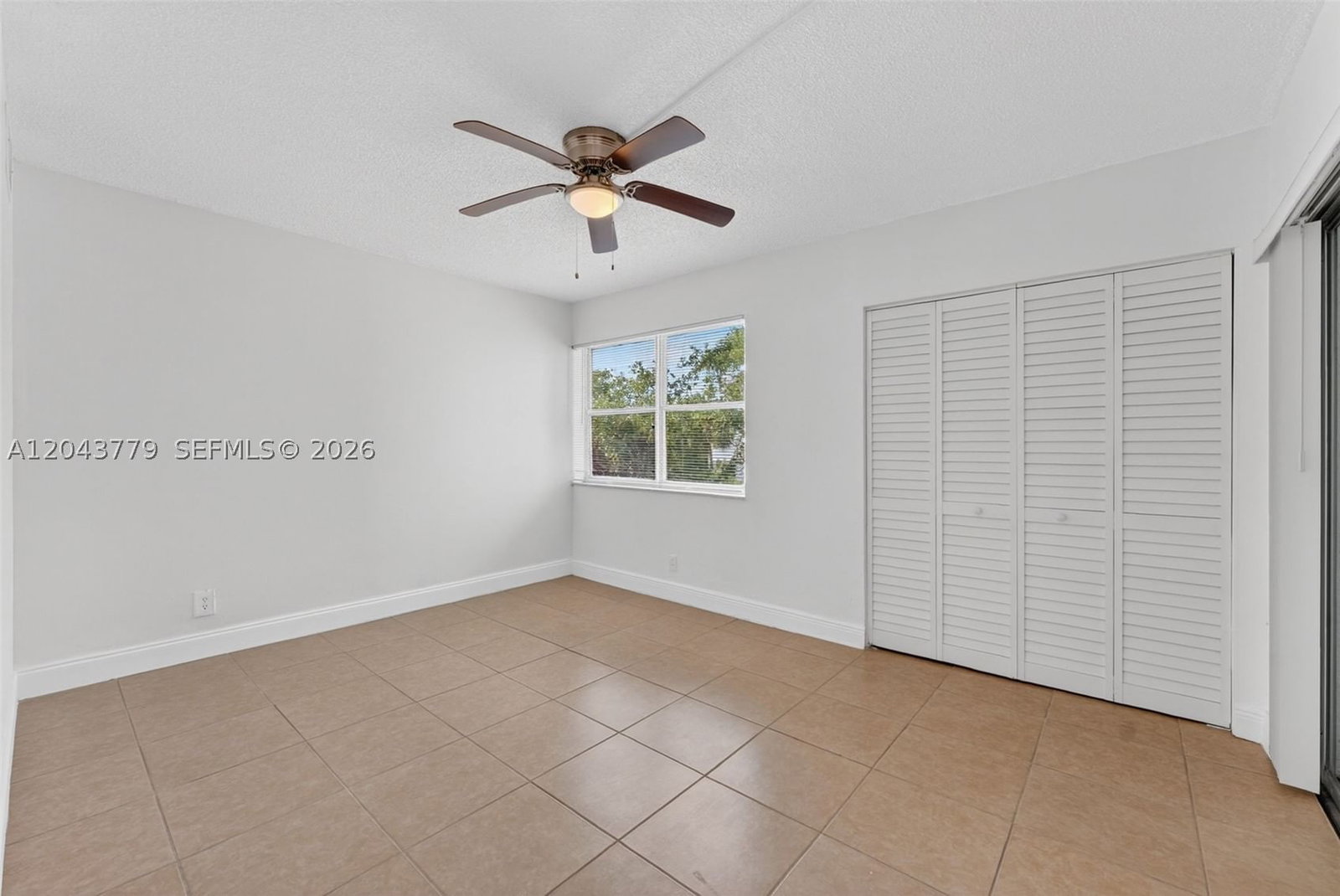 Real estate property located at 3301 Spanish Moss Ter #405, Broward, Lakes Of Inverrary Condo, Lauderhill, FL