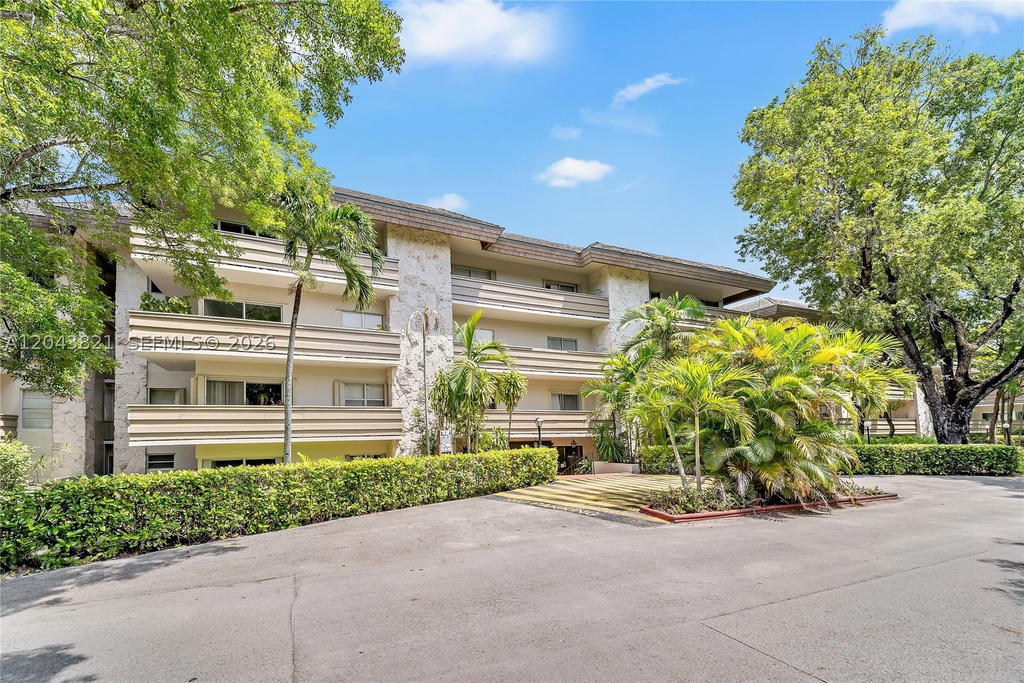 Real estate property located at 1205 Mariposa Ave #307, Miami-dade, Villa Capri Condo, Coral Gables, FL