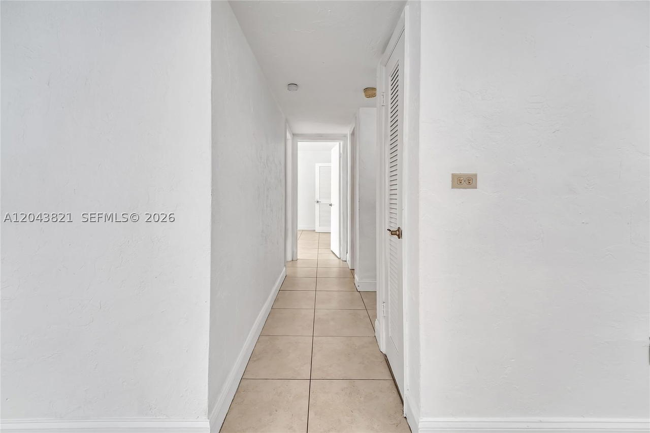 Real estate property located at 1205 Mariposa Ave #307, Miami-dade, Villa Capri Condo, Coral Gables, FL
