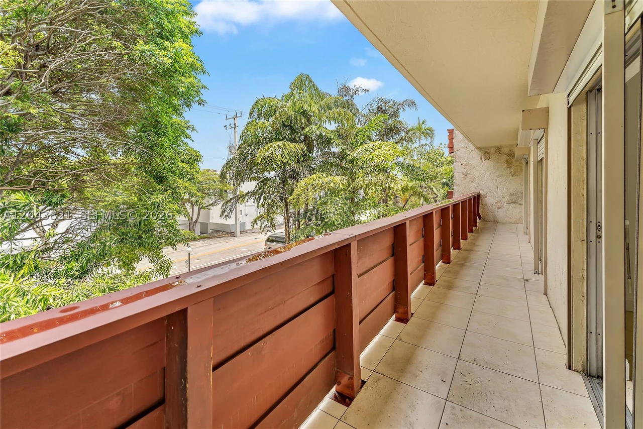 Real estate property located at 1205 Mariposa Ave #307, Miami-dade, Villa Capri Condo, Coral Gables, FL
