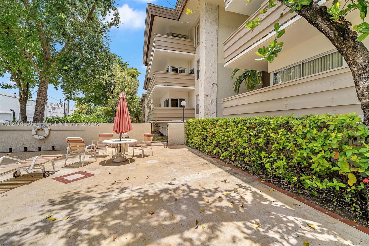 Real estate property located at 1205 Mariposa Ave #307, Miami-dade, Villa Capri Condo, Coral Gables, FL