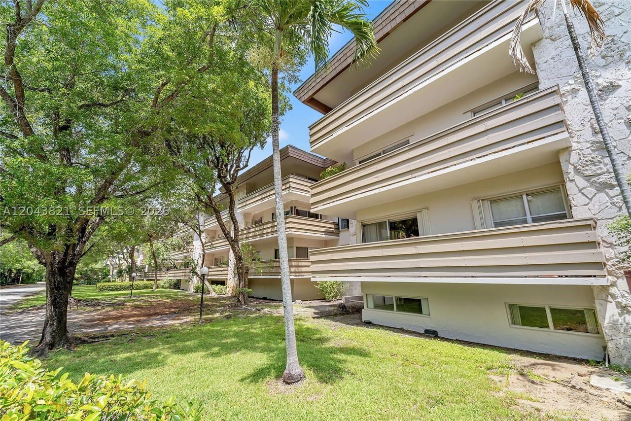 Real estate property located at 1205 Mariposa Ave #307, Miami-dade, Villa Capri Condo, Coral Gables, FL