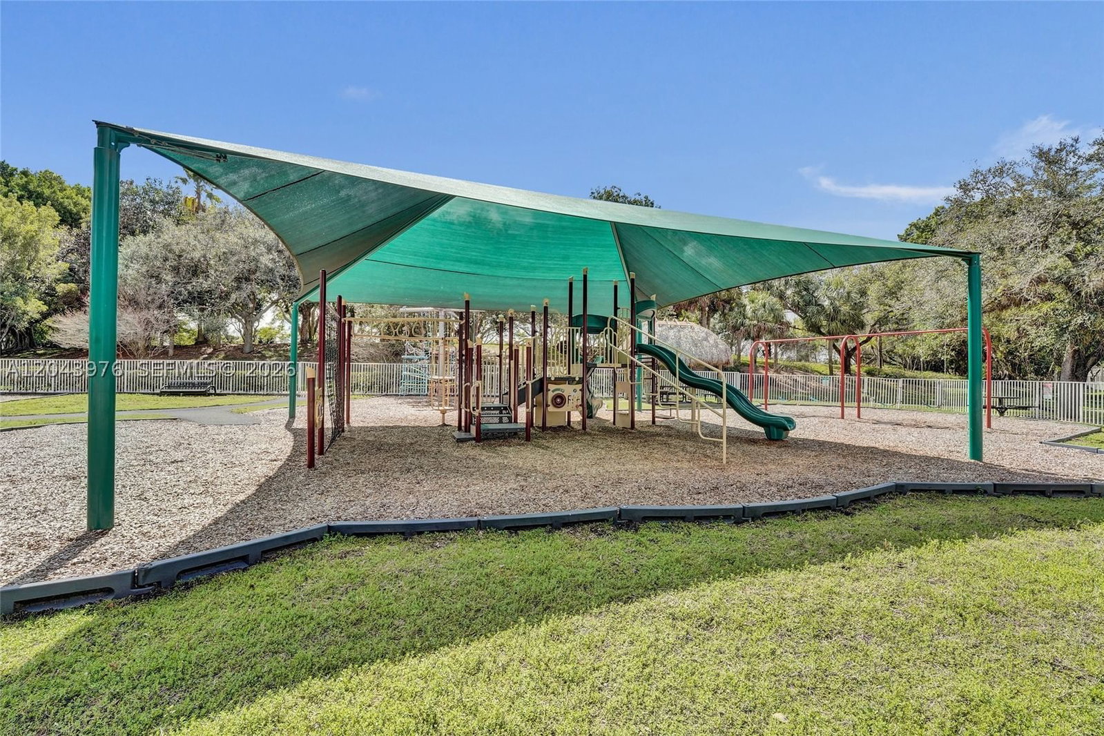 Real estate property located at 4444 Dogwood Cir, Broward, Sectors 8 9 And 10 Plat, Weston, FL