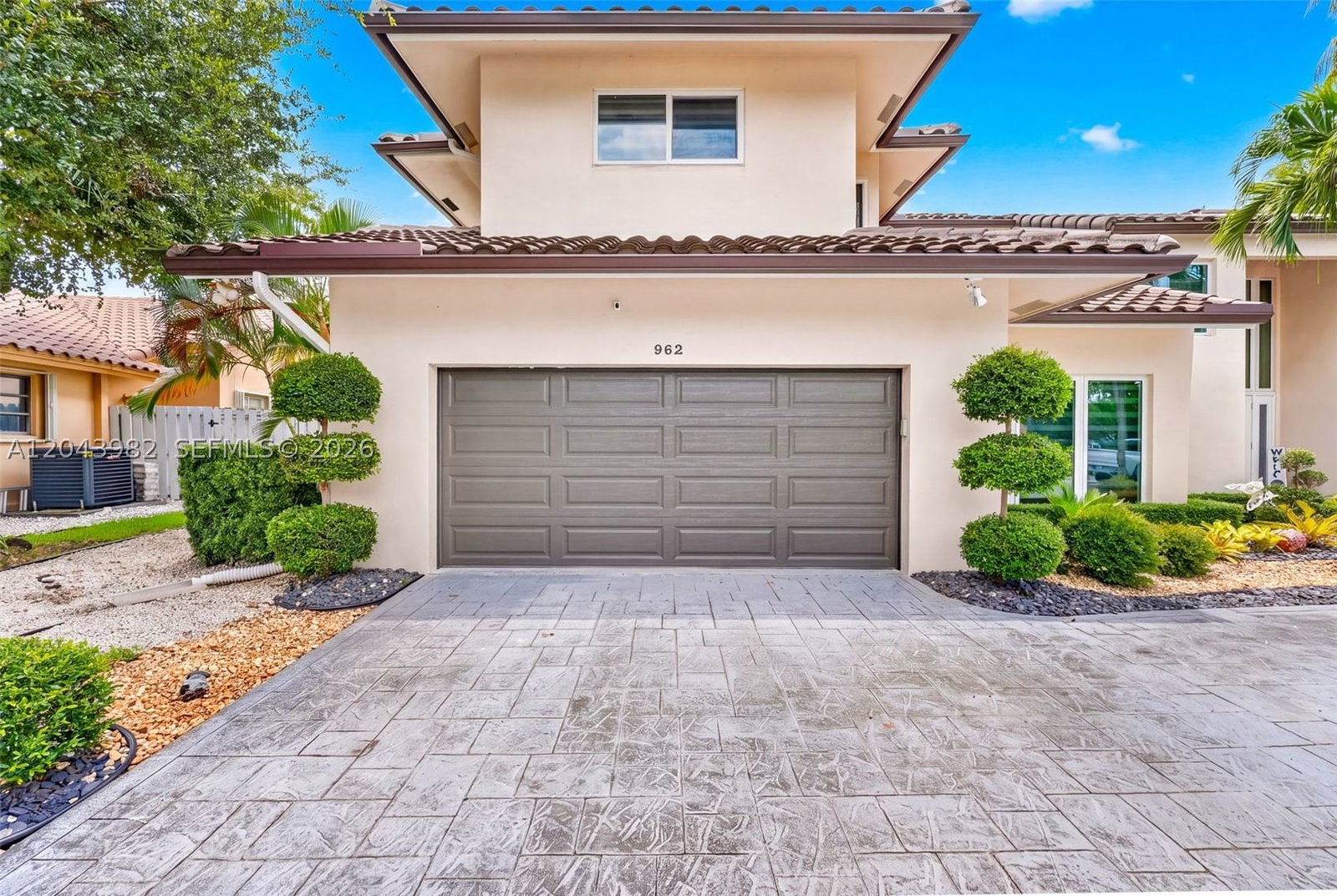 Real estate property located at 962 93rd Ter, Broward, Jacaranda Villas, Plantation, FL