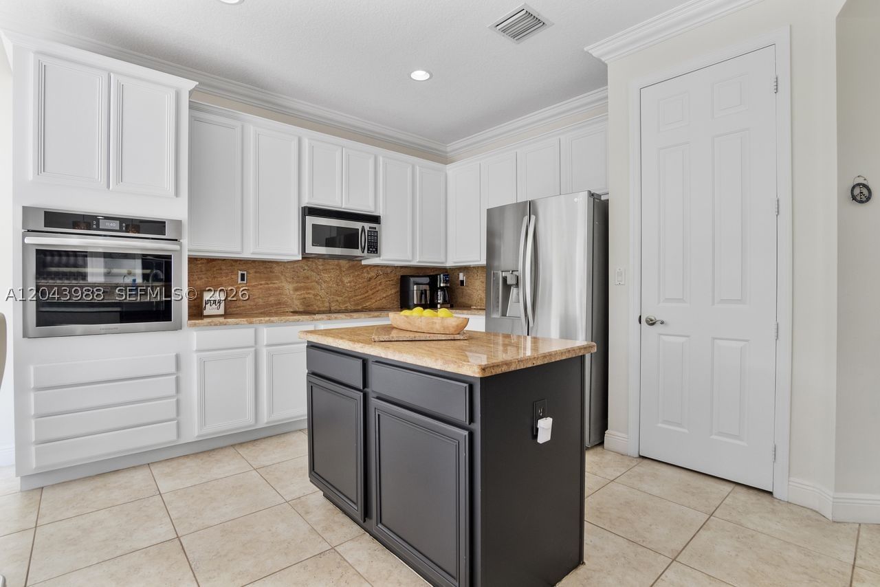 Real estate property located at 3904 Gardenia Ave, Broward, Isles At Weston, Weston, FL