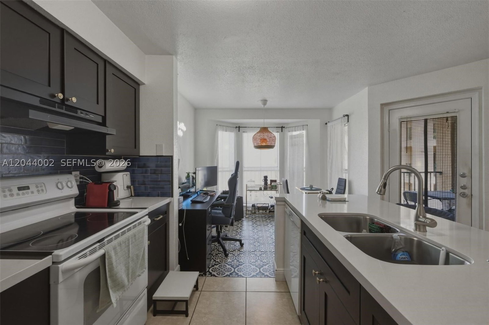 Real estate property located at 977 Riverside Dr #220, Broward, Savannah At Riverside Con, Coral Springs, FL
