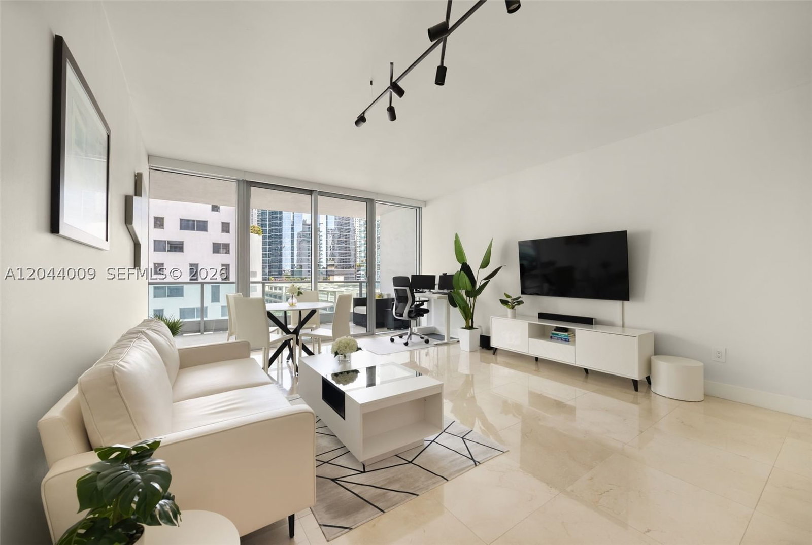 Real estate property located at 1331 Brickell Bay Dr #904, Miami-dade, Jade Residences At Bricke, Miami, FL