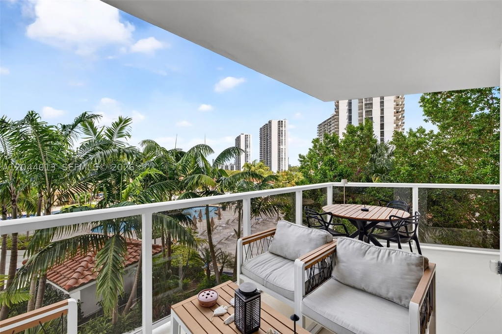 Real estate property located at 20281 Country Club Dr #407, Miami-dade, Hamptons West Condo, Aventura, FL