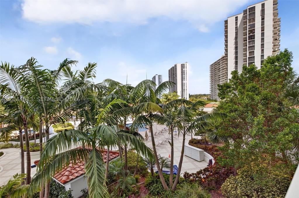 Real estate property located at 20281 Country Club Dr #407, Miami-dade, Hamptons West Condo, Aventura, FL