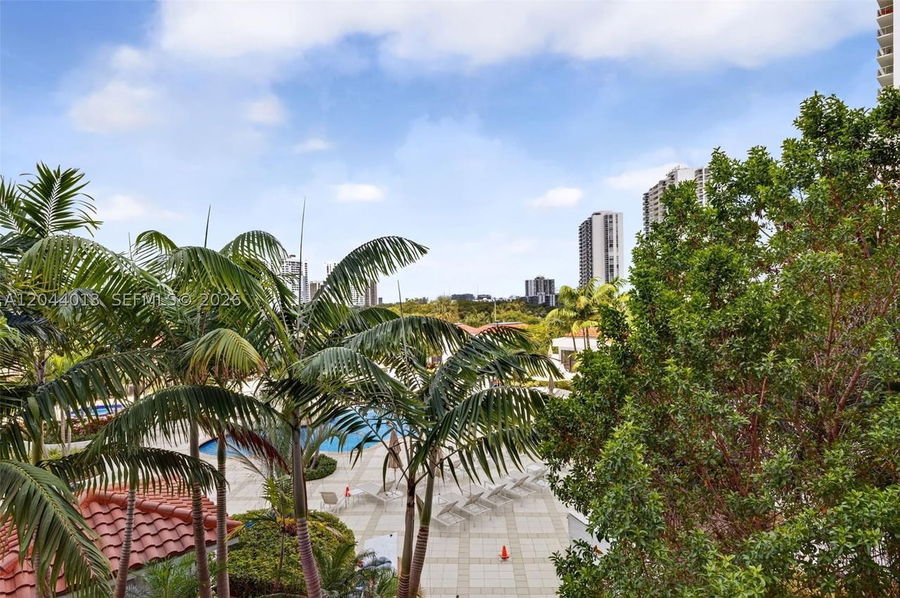 Real estate property located at 20281 Country Club Dr #407, Miami-dade, Hamptons West Condo, Aventura, FL