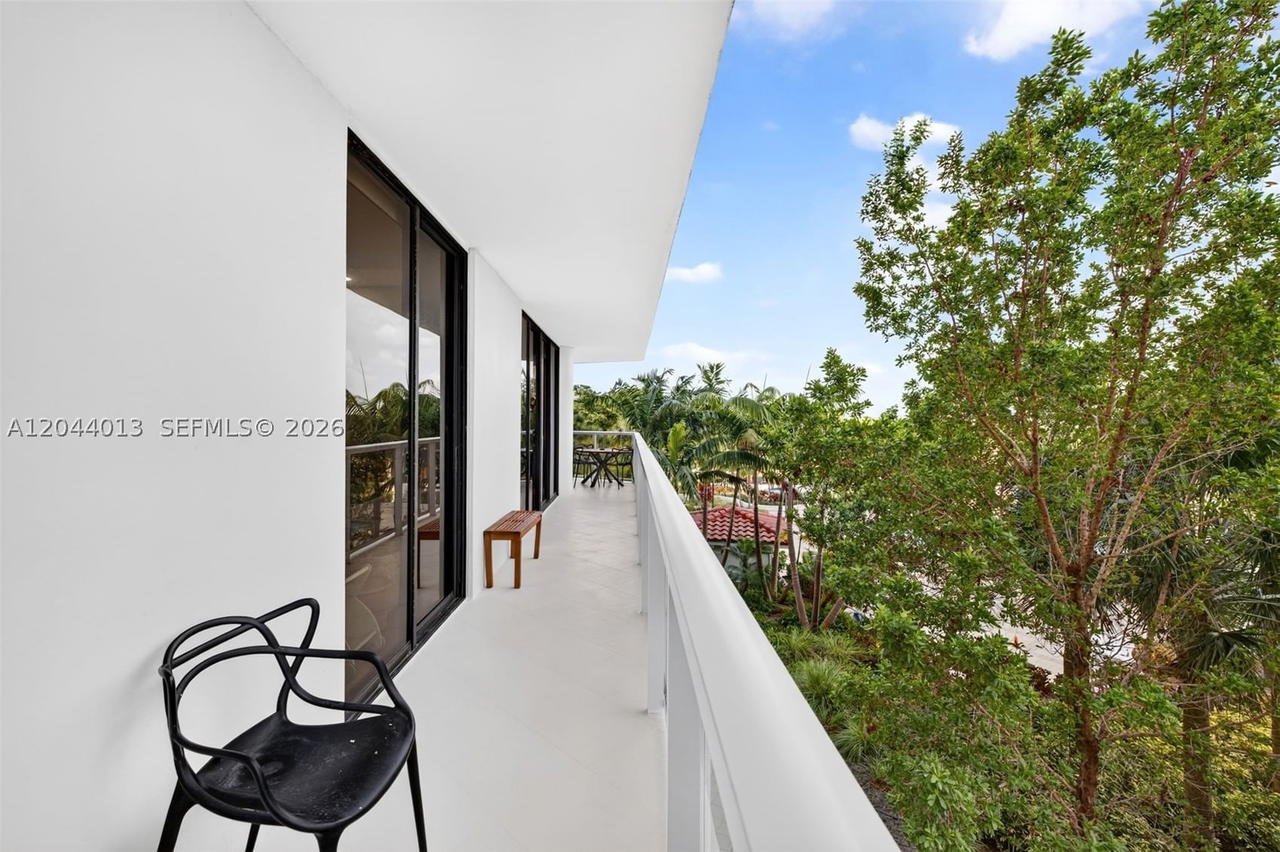 Real estate property located at 20281 Country Club Dr #407, Miami-dade, Hamptons West Condo, Aventura, FL