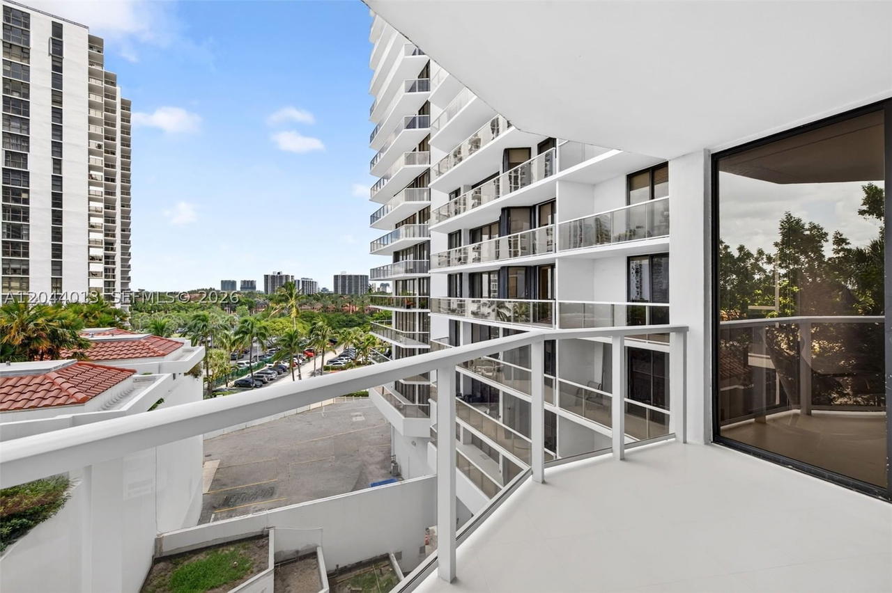 Real estate property located at 20281 Country Club Dr #407, Miami-dade, Hamptons West Condo, Aventura, FL