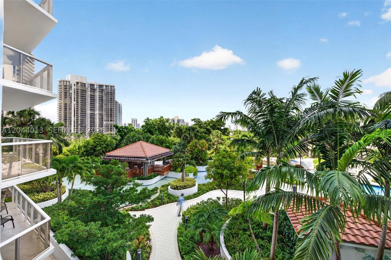 Real estate property located at 20281 Country Club Dr #407, Miami-dade, Hamptons West Condo, Aventura, FL