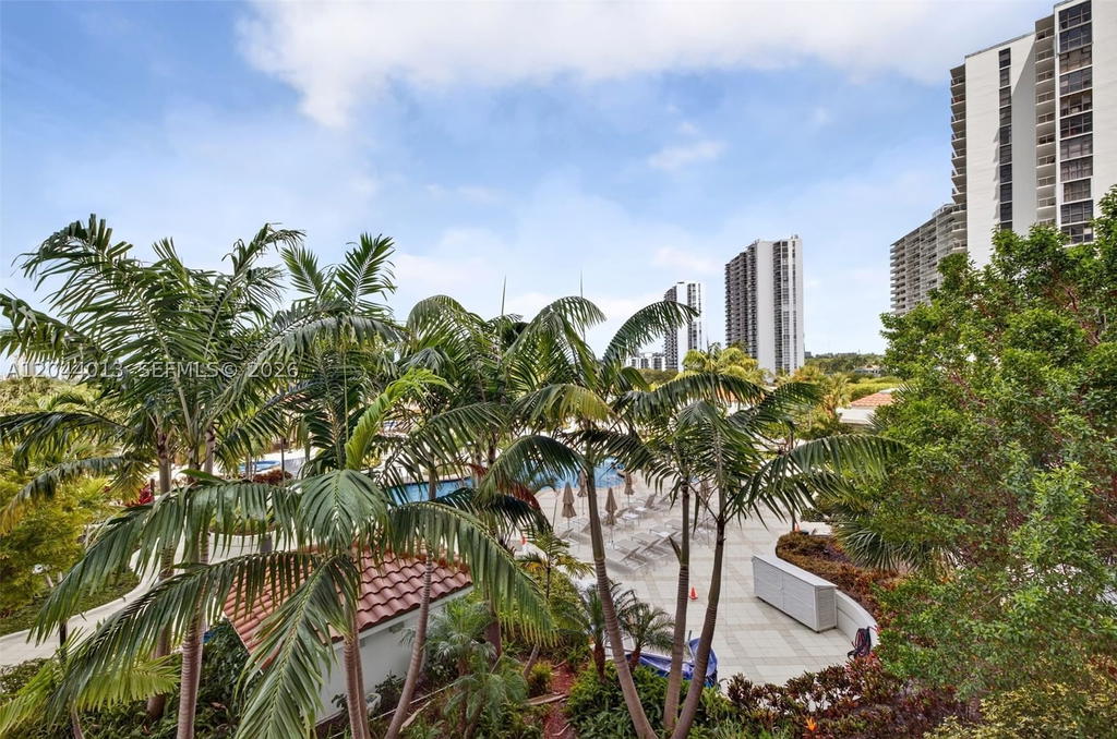 Real estate property located at 20281 Country Club Dr #407, Miami-dade, Hamptons West Condo, Aventura, FL