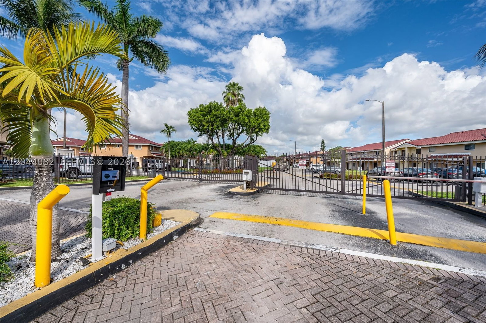 Real estate property located at 550 82nd Ct #383, Miami-dade, Mira Villas Condo, Miami, FL