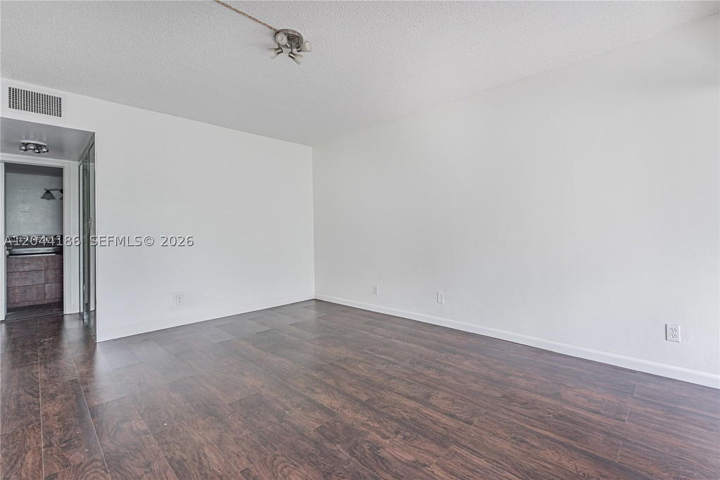 Real estate property located at 3301 Spanish Moss Ter #406, Broward, Lakes Of Inverrary Condo, Lauderhill, FL