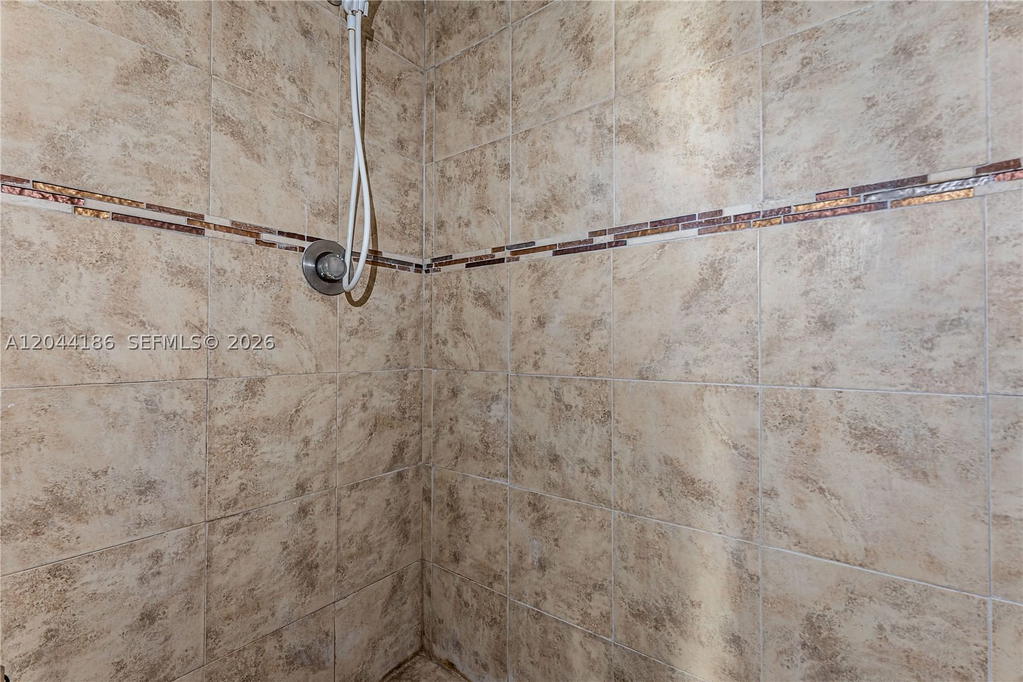 Real estate property located at 3301 Spanish Moss Ter #406, Broward, Lakes Of Inverrary Condo, Lauderhill, FL