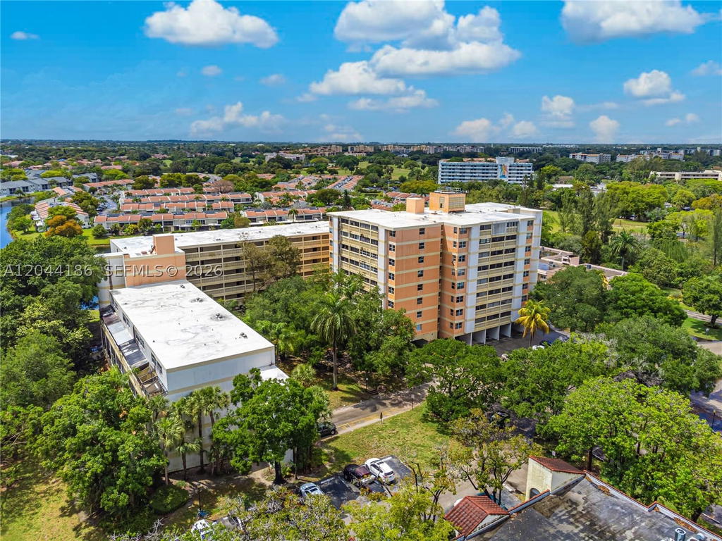 Real estate property located at 3301 Spanish Moss Ter #406, Broward, Lakes Of Inverrary Condo, Lauderhill, FL