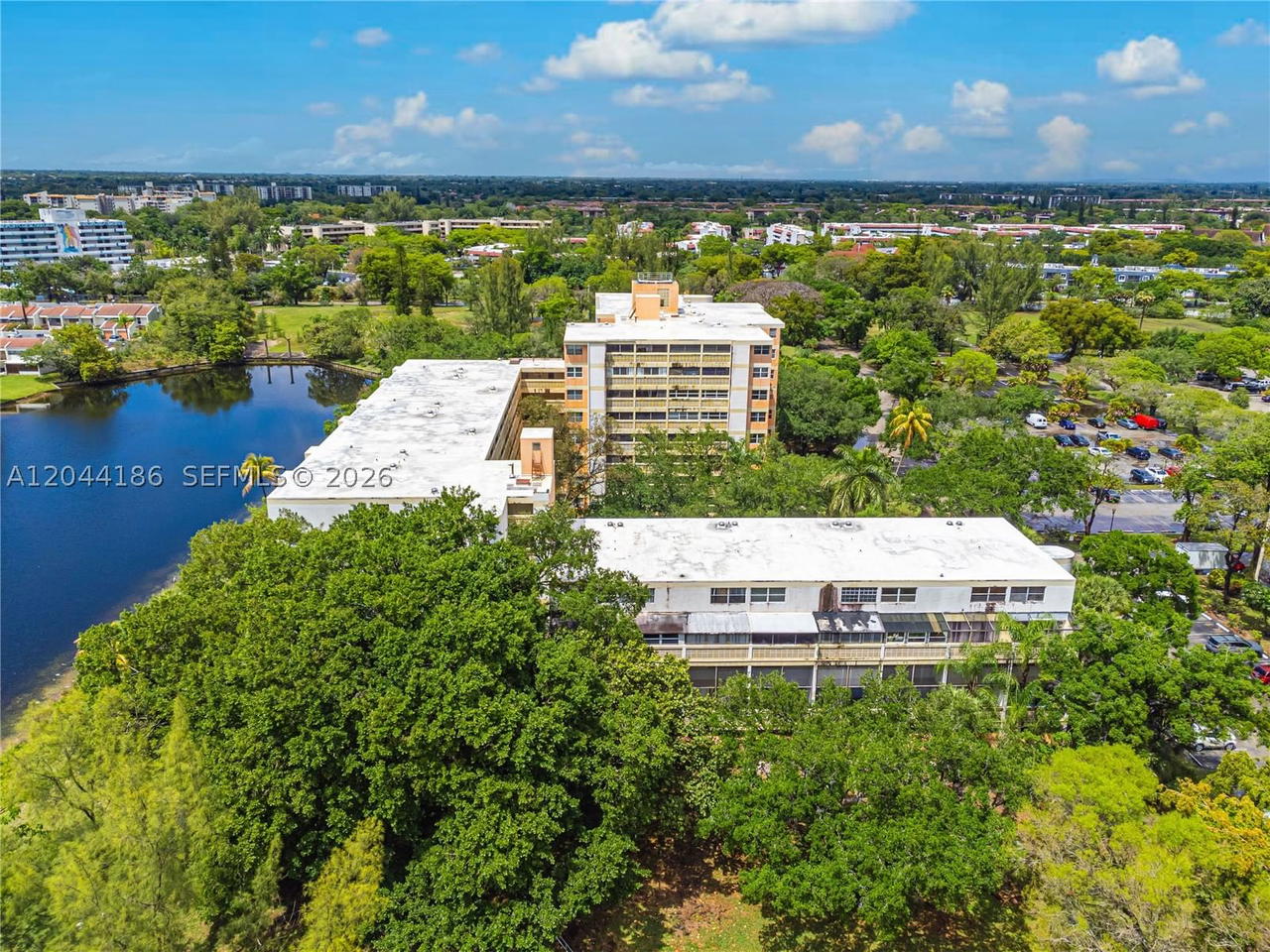 Real estate property located at 3301 Spanish Moss Ter #406, Broward, Lakes Of Inverrary Condo, Lauderhill, FL
