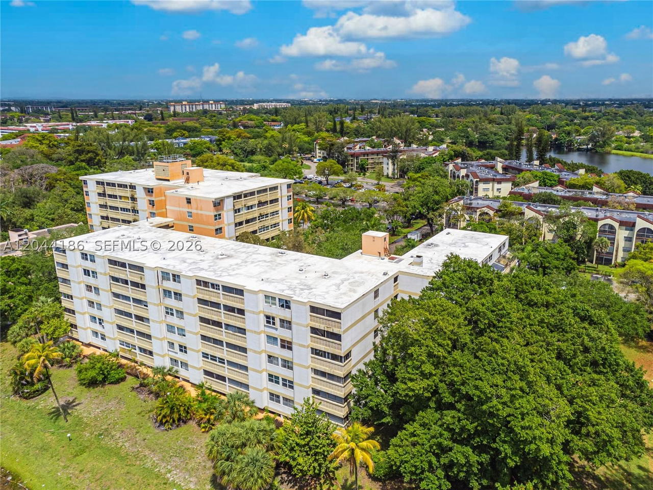 Real estate property located at 3301 Spanish Moss Ter #406, Broward, Lakes Of Inverrary Condo, Lauderhill, FL