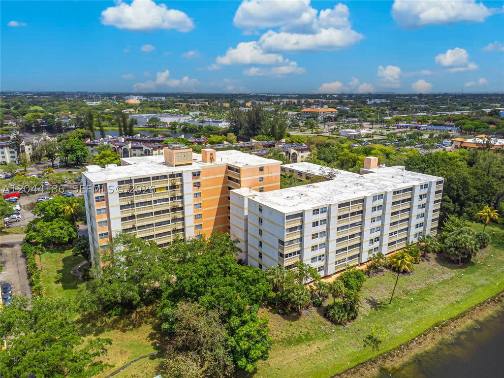 Real estate property located at 3301 Spanish Moss Ter #406, Broward, Lakes Of Inverrary Condo, Lauderhill, FL