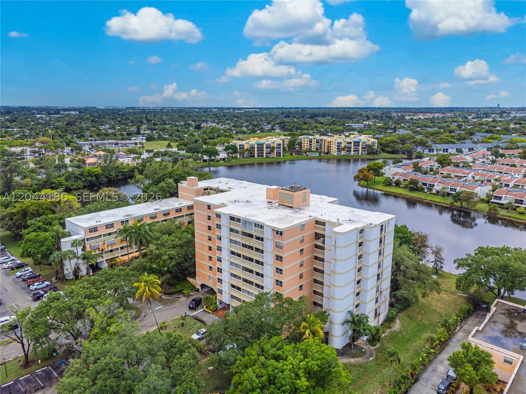 Real estate property located at 3301 Spanish Moss Ter #406, Broward, Lakes Of Inverrary Condo, Lauderhill, FL