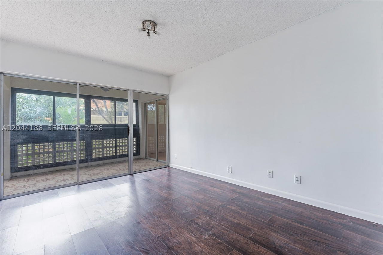 Real estate property located at 3301 Spanish Moss Ter #406, Broward, Lakes Of Inverrary Condo, Lauderhill, FL