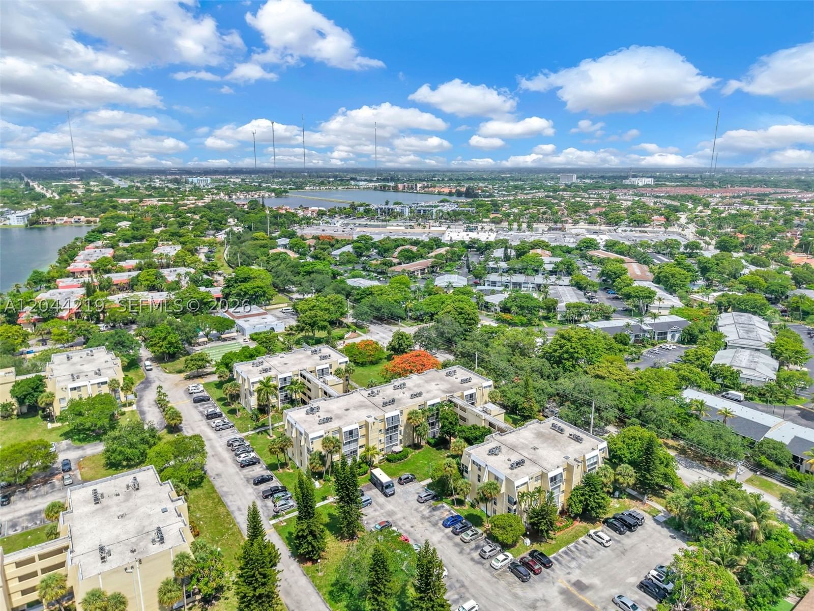 Real estate property located at 942 199th St #4E, Miami-dade, Lake Park Condo No 1 - Bl, Miami, FL
