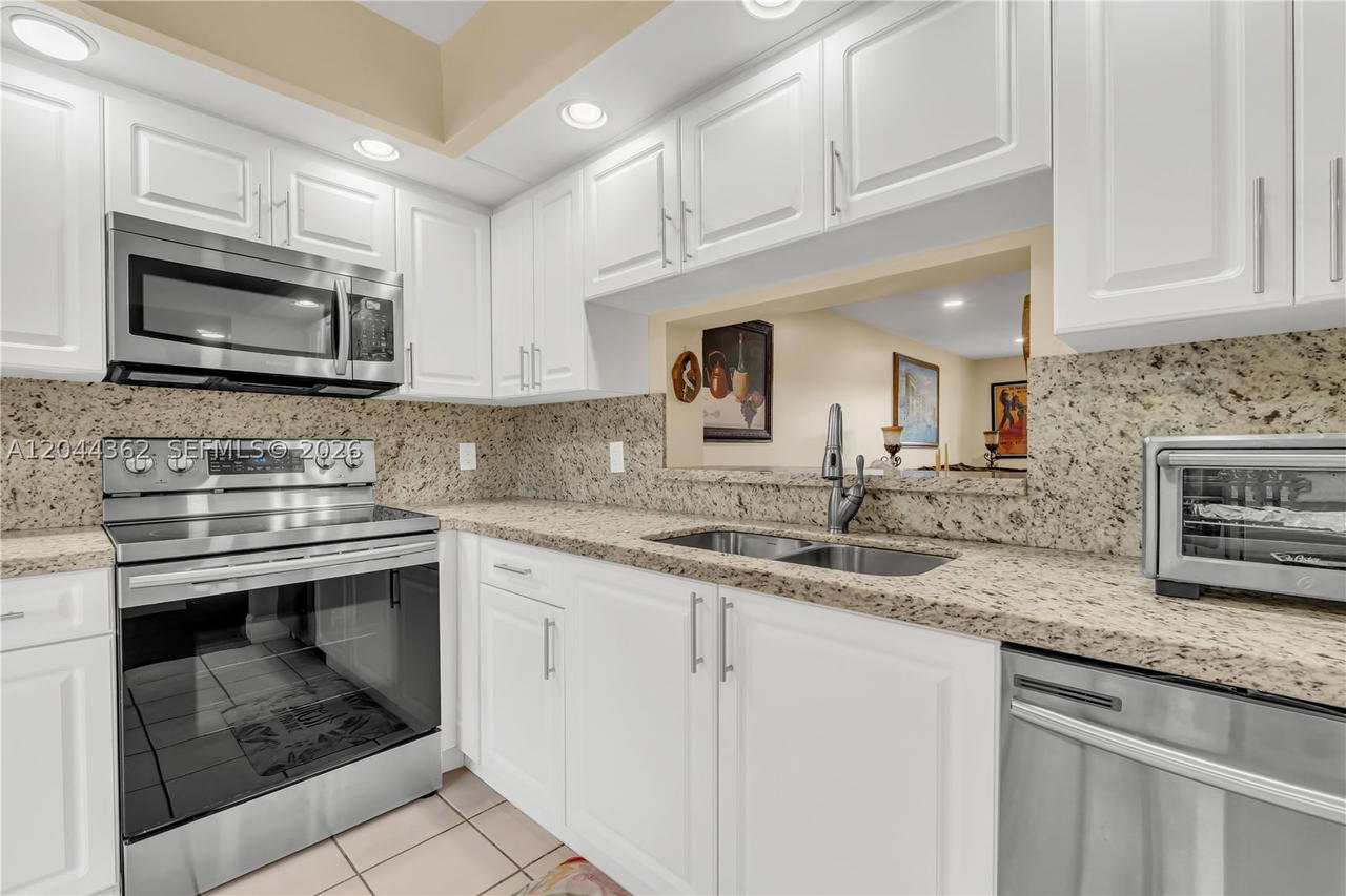 Real estate property located at 12900 13th St #309E, Broward, Hawthorne At Century Vill, Pembroke Pines, FL