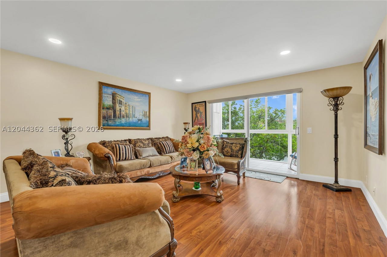 Real estate property located at 12900 13th St #309E, Broward, Hawthorne At Century Vill, Pembroke Pines, FL