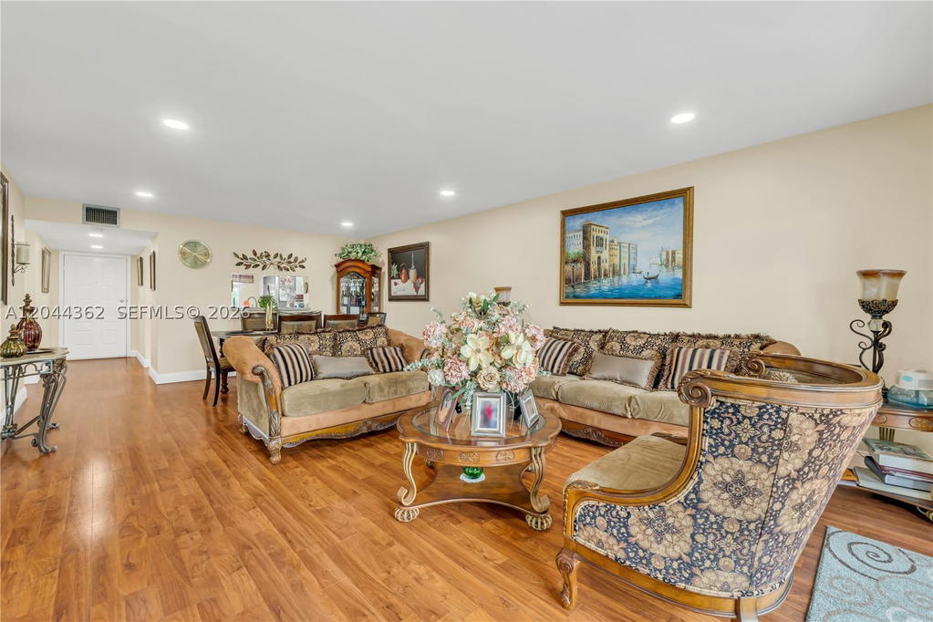 Real estate property located at 12900 13th St #309E, Broward, Hawthorne At Century Vill, Pembroke Pines, FL