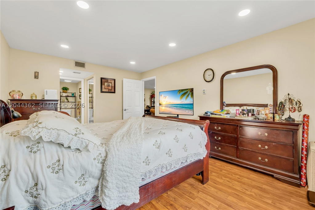 Real estate property located at 12900 13th St #309E, Broward, Hawthorne At Century Vill, Pembroke Pines, FL
