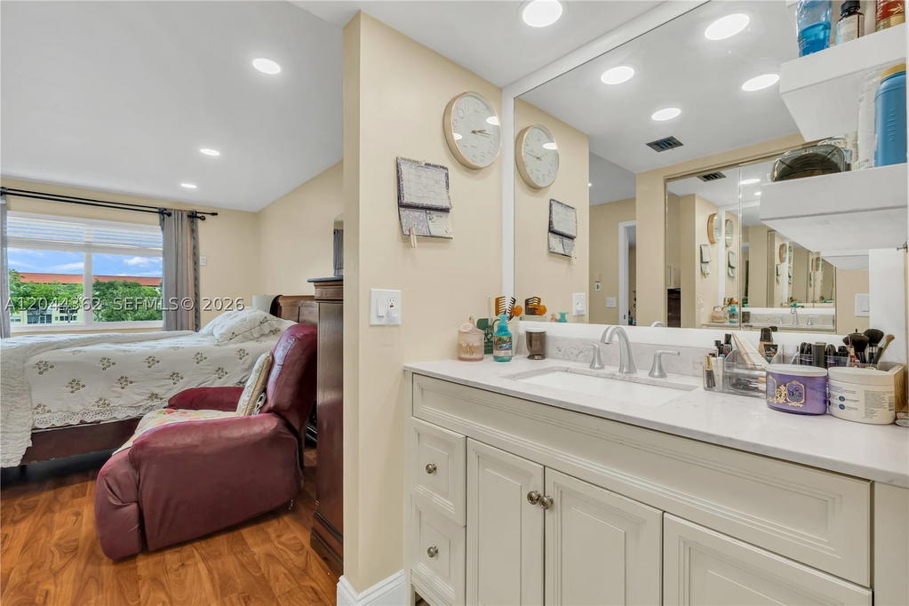 Real estate property located at 12900 13th St #309E, Broward, Hawthorne At Century Vill, Pembroke Pines, FL