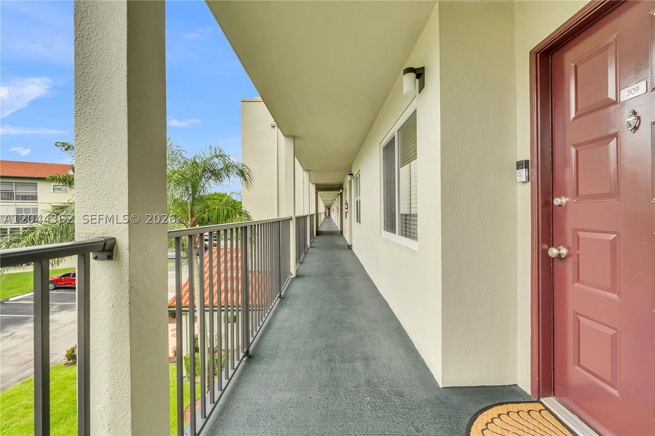 Real estate property located at 12900 13th St #309E, Broward, Hawthorne At Century Vill, Pembroke Pines, FL