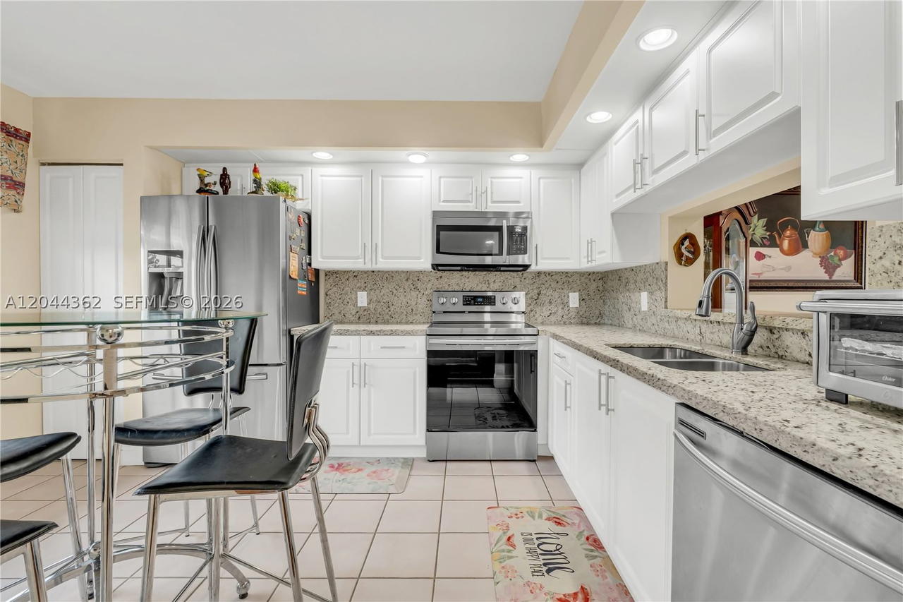 Real estate property located at 12900 13th St #309E, Broward, Hawthorne At Century Vill, Pembroke Pines, FL