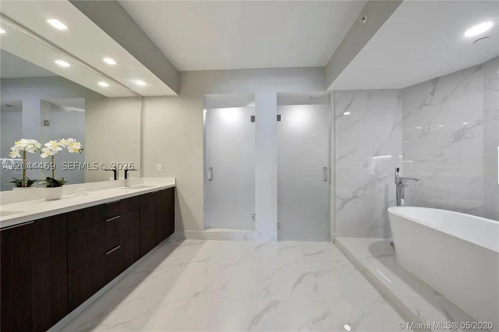 Real estate property located at 300 Pointe Dr #3604, Miami-dade, Portofino Tower Condo, Miami Beach, FL
