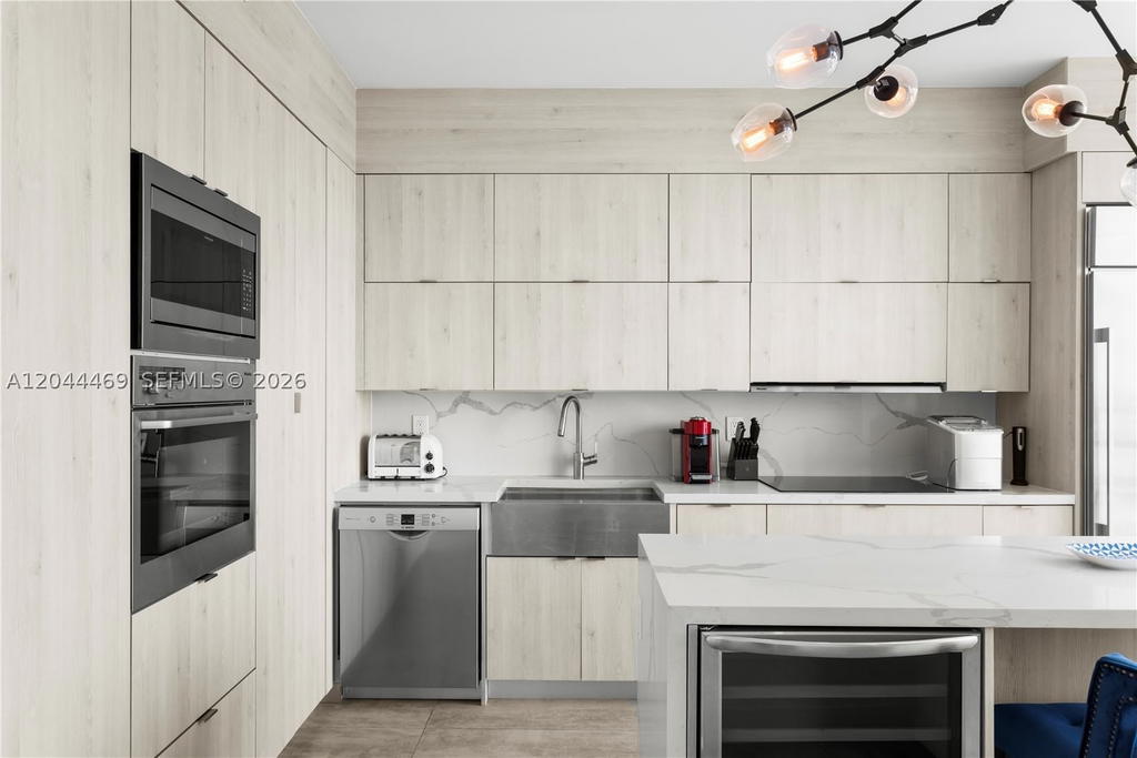 Real estate property located at 300 Pointe Dr #3604, Miami-dade, Portofino Tower Condo, Miami Beach, FL