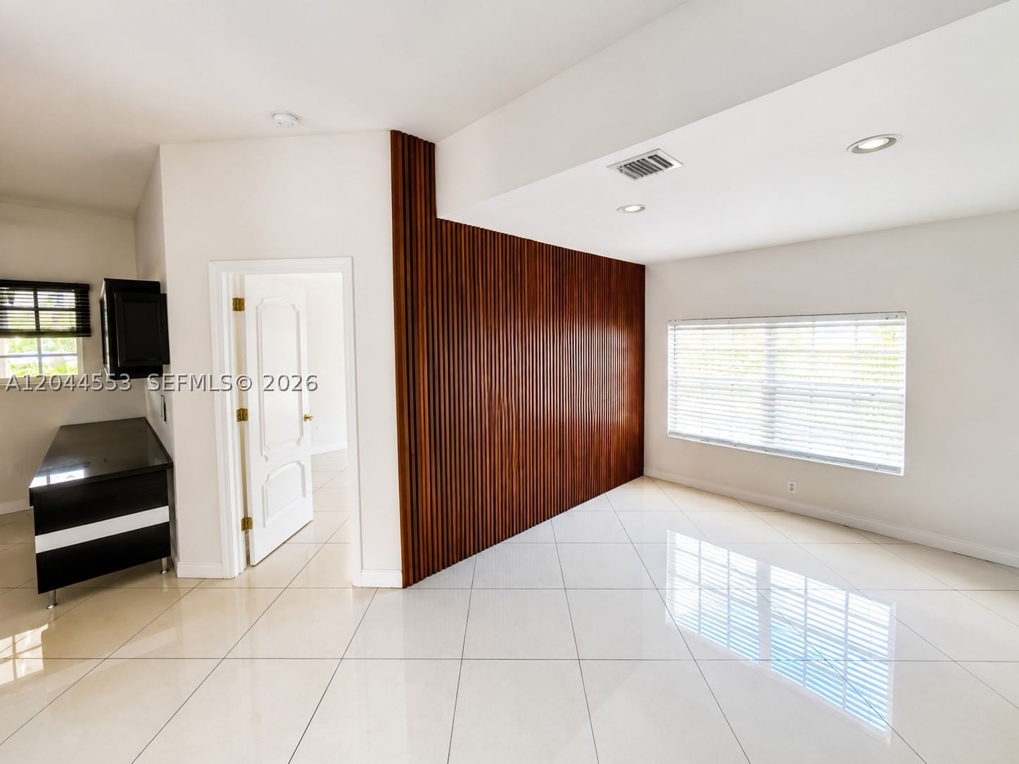 Real estate property located at 5132 106th Ave, Miami-dade, Doral Glen T-17816, Doral, FL