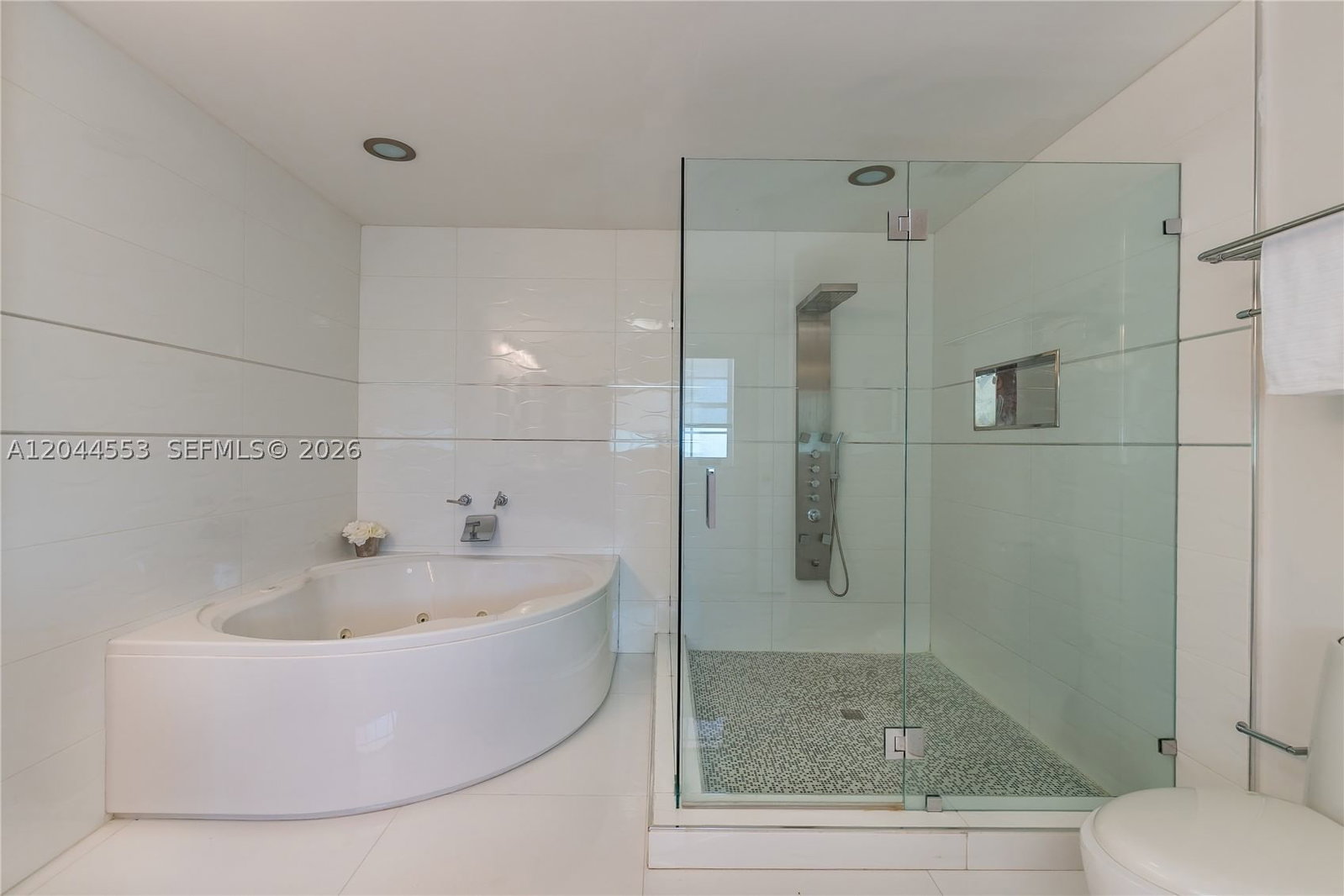 Real estate property located at 5132 106th Ave, Miami-dade, Doral Glen T-17816, Doral, FL