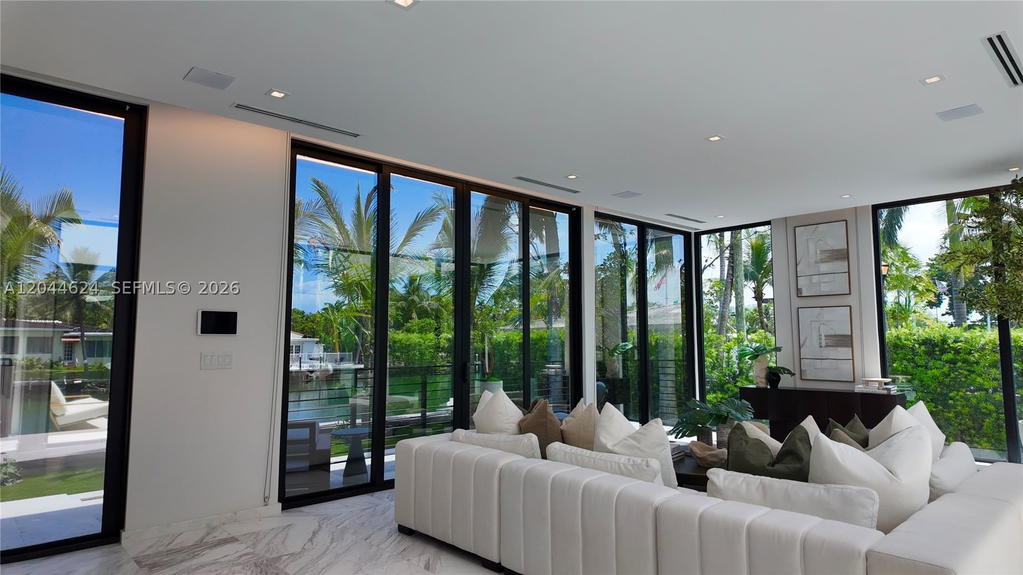 Real estate property located at 570 Shore Dr, Miami-dade, Normandy Golf Course, Miami Beach, FL