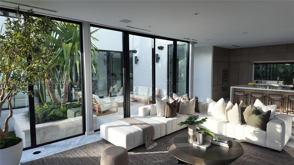 Real estate property located at 570 Shore Dr, Miami-dade, Normandy Golf Course, Miami Beach, FL