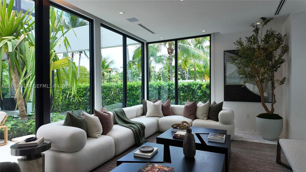 Real estate property located at 570 Shore Dr, Miami-dade, Normandy Golf Course, Miami Beach, FL