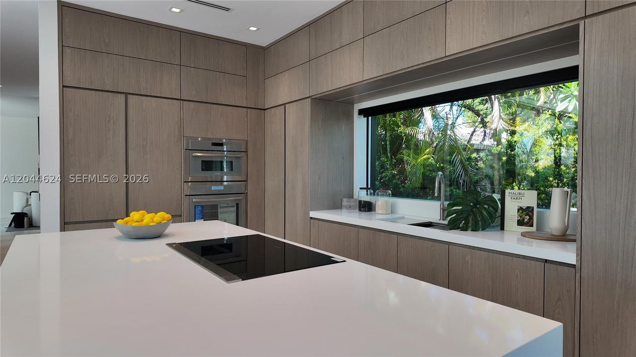 Real estate property located at 570 Shore Dr, Miami-dade, Normandy Golf Course, Miami Beach, FL