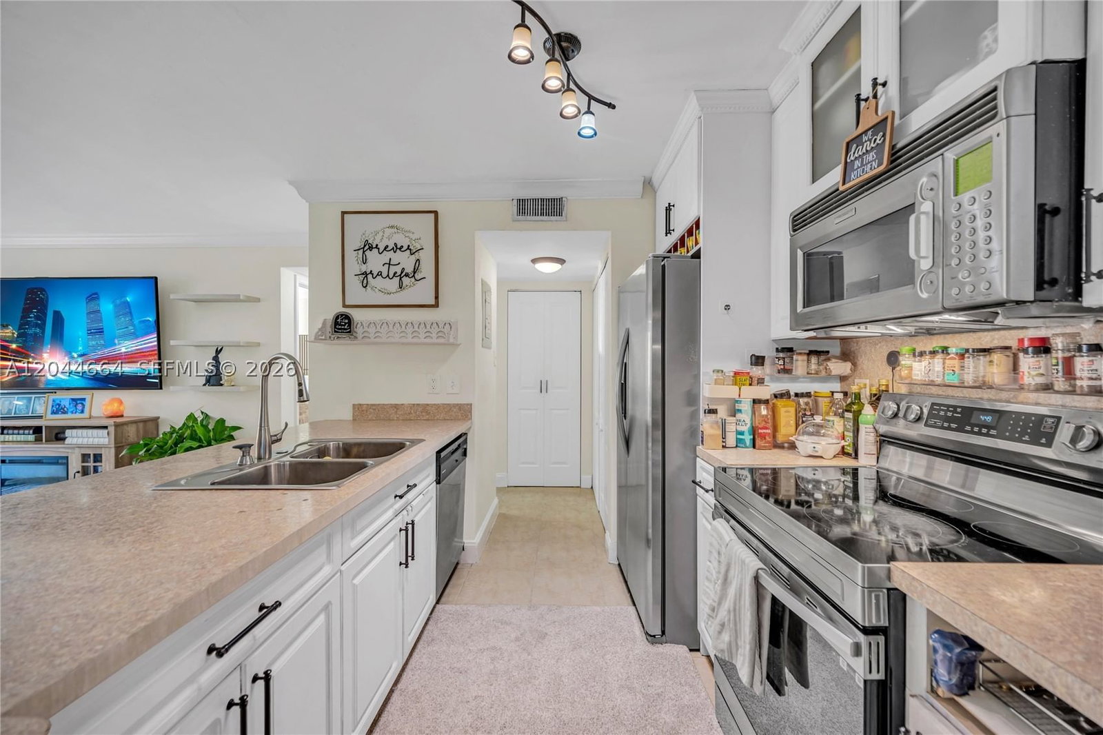 Real estate property located at 10610 158th Ct #107, Miami-dade, Royal Palm Place, Miami, FL