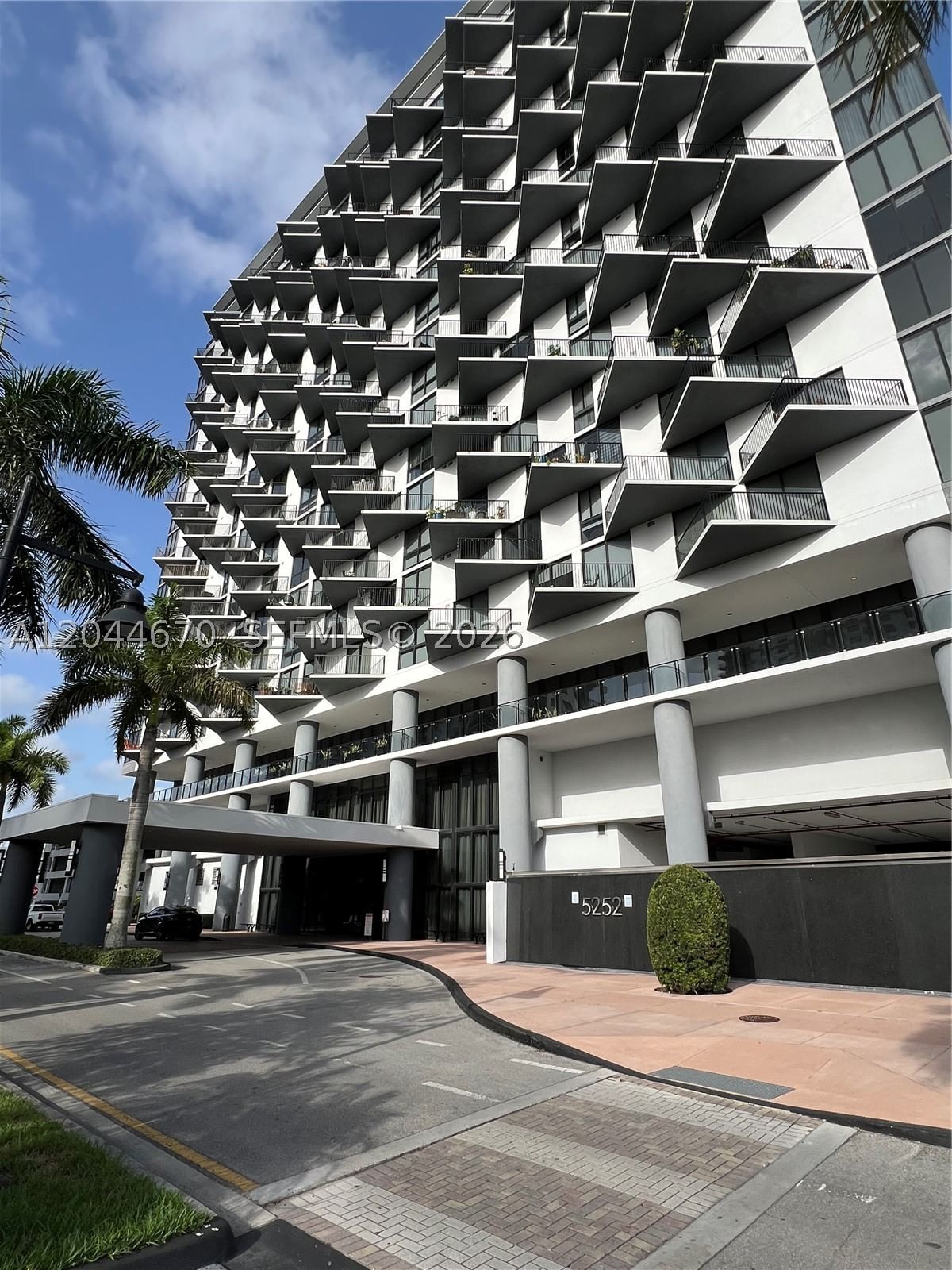 Real estate property located at 5252 85th Ave #1707, Miami-dade, 5252 Paseo Condo, Doral, FL