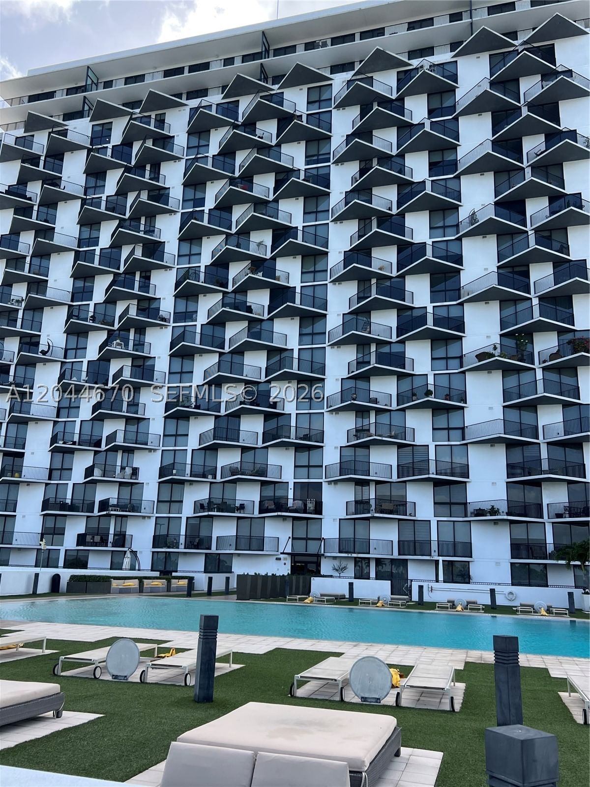 Real estate property located at 5252 85th Ave #1707, Miami-dade, 5252 Paseo Condo, Doral, FL