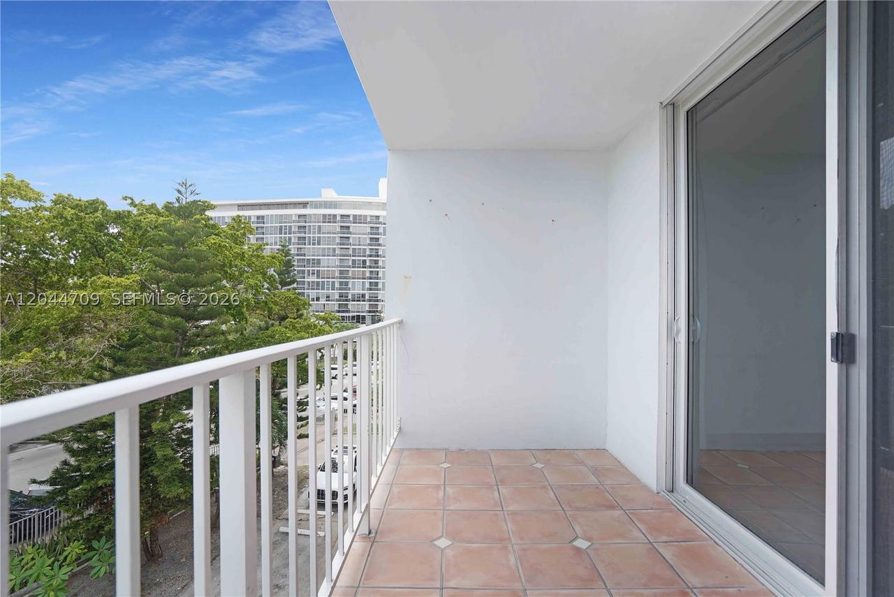 Real estate property located at 6900 Bay Dr #3H, Miami-dade, Stanton House Condo, Miami Beach, FL