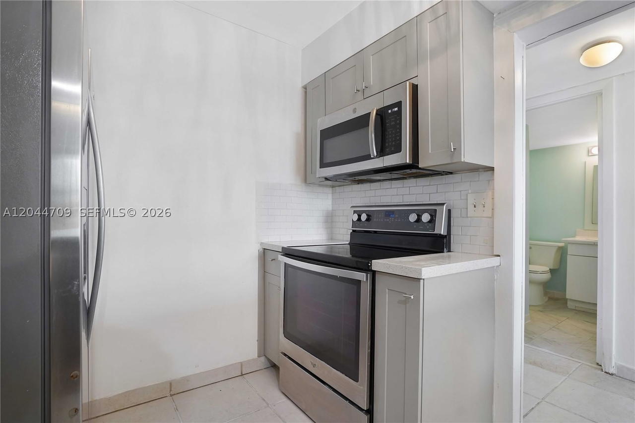 Real estate property located at 6900 Bay Dr #3H, Miami-dade, Stanton House Condo, Miami Beach, FL